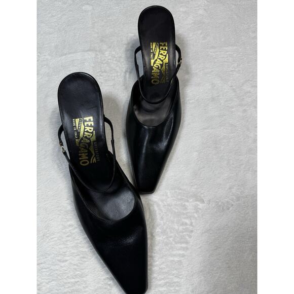 Ferragamo Italian Kitten Heel Classic Pointed Toe Black Sz 8.5 AA Quiet Luxury - Picture 1 of 10